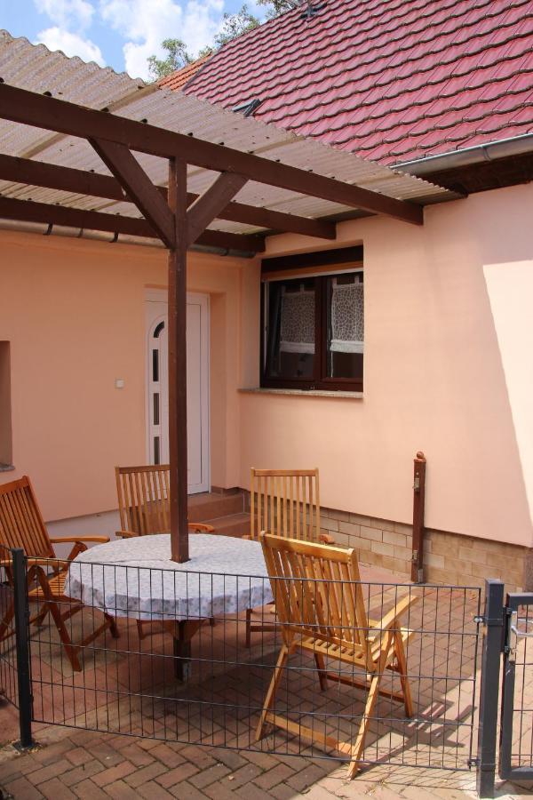 Landhaus "Zum Frosch" Kalbsrieth Luaran gambar